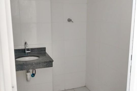 Banheiro de kitnet/studio à venda com 1 quarto, 28m² em Vila Carrão, São Paulo