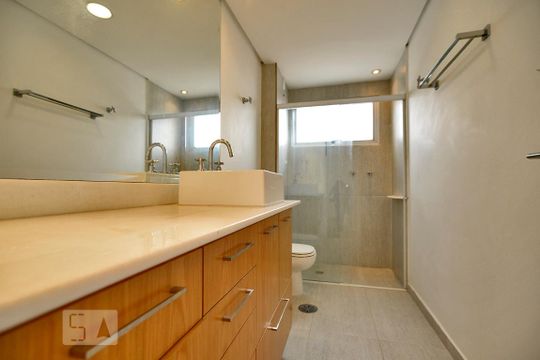 Banheiro da Suíte de apartamento à venda com 3 quartos, 240m² em Alto da Lapa, São Paulo