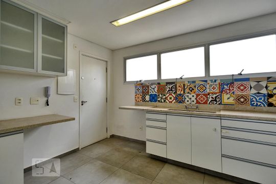Cozinha de apartamento à venda com 3 quartos, 240m² em Alto da Lapa, São Paulo