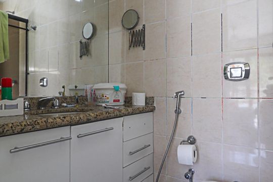 Banheiro da Suíte 1 de casa de condomínio à venda com 8 quartos, 500m² em Vargem Pequena, Rio de Janeiro