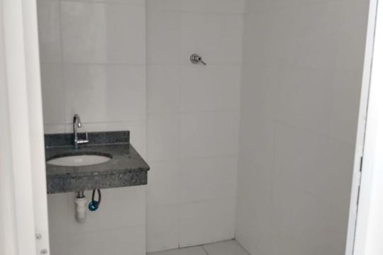 Banheiro de kitnet/studio à venda com 1 quarto, 28m² em Vila Carrão, São Paulo