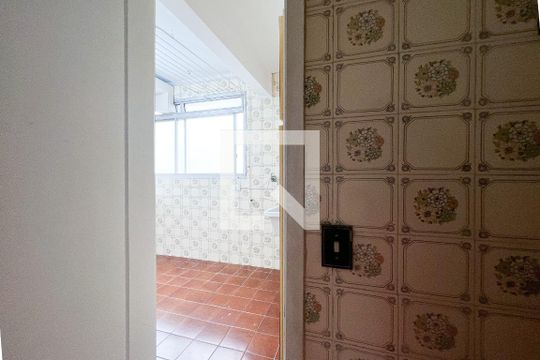 Banheiro de Serviço de apartamento à venda com 3 quartos, 125m² em Vila Uberabinha, São Paulo