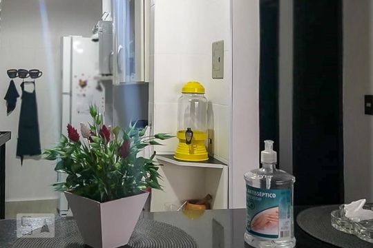 Sala de casa para alugar com 3 quartos, 110m² em Olaria, Rio de Janeiro
