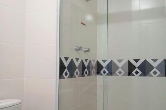 Banheiro de apartamento à venda com 2 quartos, 60m² em Vila Penteado, São Paulo