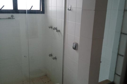 Banheiro de apartamento à venda com 3 quartos, 198m² em Vila Andrade, São Paulo