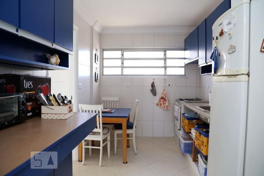 Cozinha de apartamento para alugar com 3 quartos, 105m² em Jardim Taboão, São Paulo