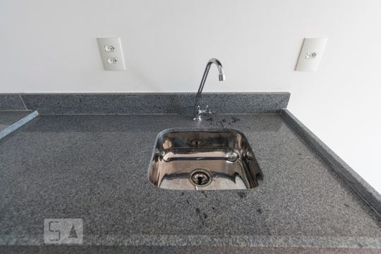 Cozinha de kitnet/studio para alugar com 1 quarto, 26m² em Mirandópolis, São Paulo