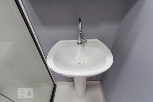 Banheiro Social de kitnet/studio para alugar com 1 quarto, 26m² em Mirandópolis, São Paulo
