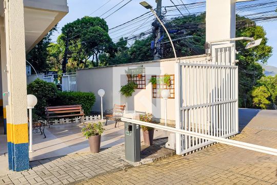 fachada de apartamento para alugar com 2 quartos, 62m² em Taquara, Rio de Janeiro