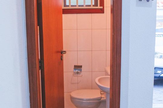 Banheiro da garagem de casa à venda com 4 quartos, 265m² em Água Fria, São Paulo
