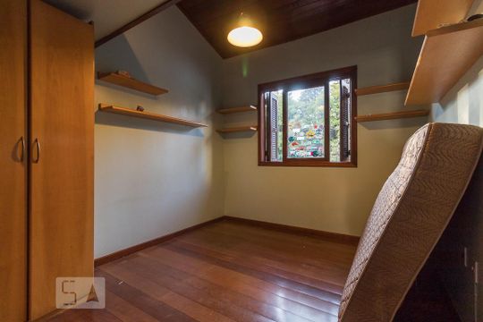 Dormitório 2 de casa para alugar com 4 quartos, 500m² em Passo da Areia, Porto Alegre