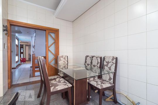 Cozinha de casa para alugar com 4 quartos, 500m² em Passo da Areia, Porto Alegre