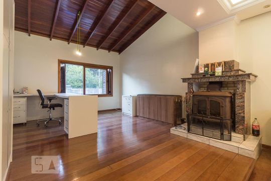 Casa para alugar com 4 quartos, 500m² em Passo da Areia, Porto Alegre