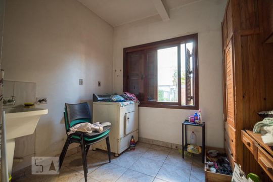 Área de Serviço de casa para alugar com 4 quartos, 500m² em Passo da Areia, Porto Alegre