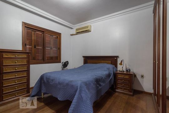 Dormitório de casa para alugar com 4 quartos, 500m² em Passo da Areia, Porto Alegre