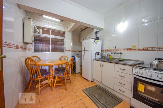 Cozinha de apartamento à venda com 2 quartos, 78m² em Jardim do Salso, Porto Alegre