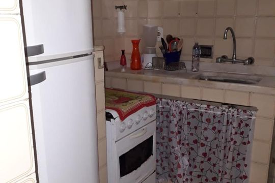 Cozinha de apartamento para alugar com 1 quarto, 50m² em Copacabana, Rio de Janeiro