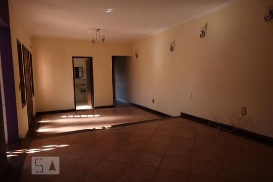 Casa à venda com 4 quartos, 295m² em Vila Santana Ii, Jundiaí