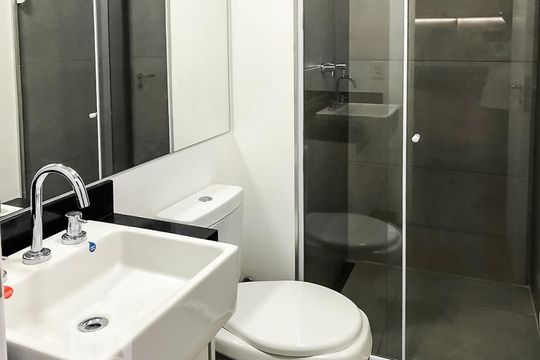 Banheiro de kitnet/studio à venda com 1 quarto, 21m² em Vila Mariana, São Paulo