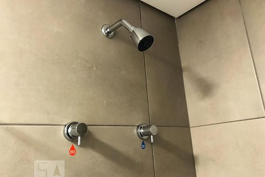 Banheiro de kitnet/studio à venda com 1 quarto, 21m² em Vila Mariana, São Paulo