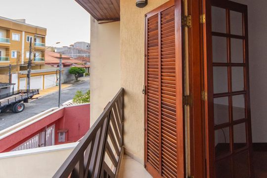 Sacada do Quarto 1 de casa para alugar com 3 quartos, 250m² em Vila Camilópolis, Santo André