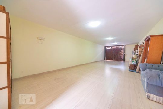 Garagem  de casa para alugar com 3 quartos, 250m² em Vila Camilópolis, Santo André