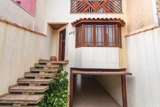 Fachada  de casa para alugar com 3 quartos, 250m² em Vila Camilópolis, Santo André