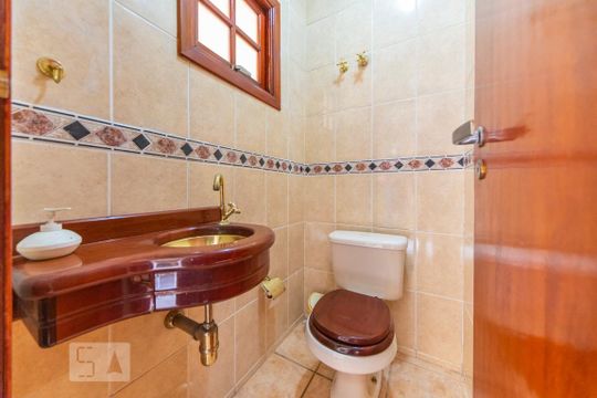 Banheiro de Serviço de casa para alugar com 3 quartos, 250m² em Vila Camilópolis, Santo André
