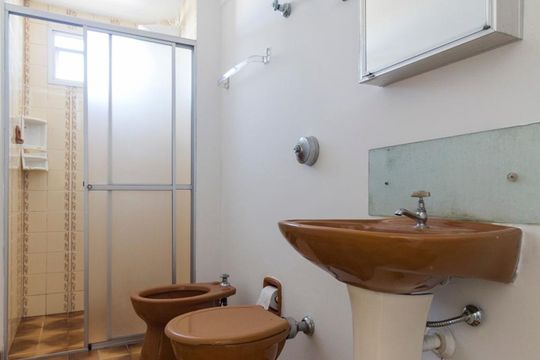 Banheiro Social e suíte de apartamento para alugar com 1 quarto, 42m² em Vila Guarani (z Sul), São Paulo