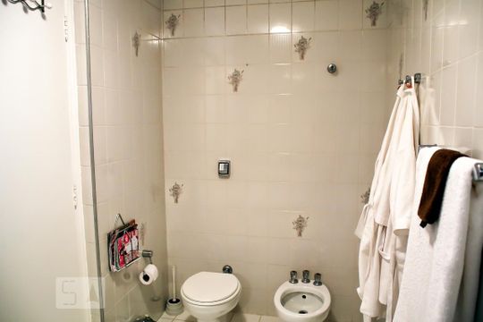 Banheiro  de apartamento à venda com 3 quartos, 186m² em Tatuapé, São Paulo