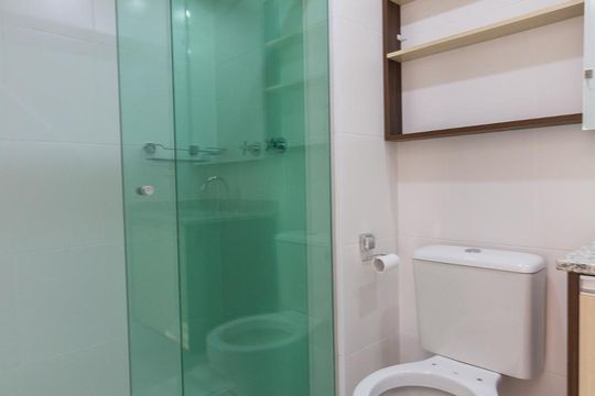 Banheiro de kitnet/studio para alugar com 1 quarto, 38m² em Jardim Flor da Montanha, Guarulhos