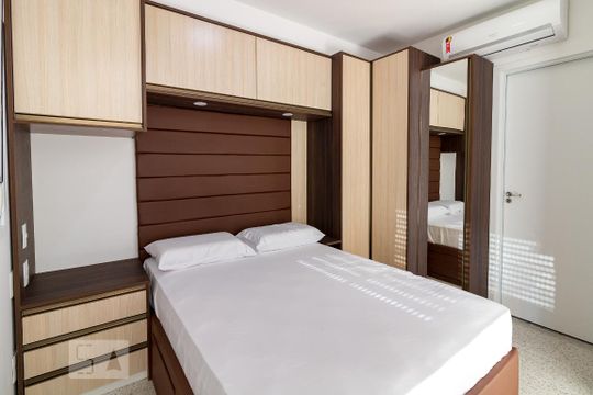 Quarto de kitnet/studio para alugar com 1 quarto, 38m² em Jardim Flor da Montanha, Guarulhos