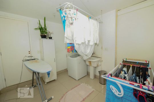 Area de serviço de apartamento à venda com 4 quartos, 300m² em Sumaré, São Paulo