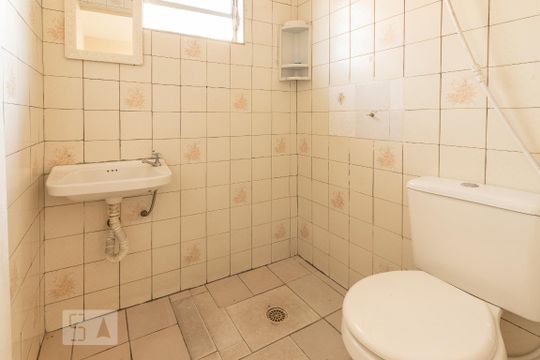 Banheiro edícula de casa à venda com 3 quartos, 115m² em Itaquera, São Paulo