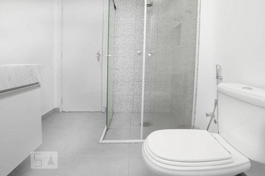 Banheiro Corredor de apartamento à venda com 3 quartos, 127m² em Perdizes, São Paulo