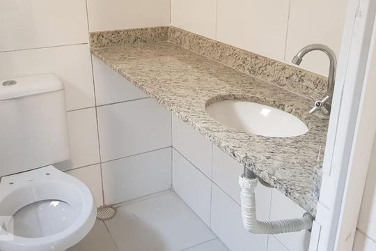 Banheiro de casa de condomínio à venda com 2 quartos, 61m² em Cupecê, São Paulo