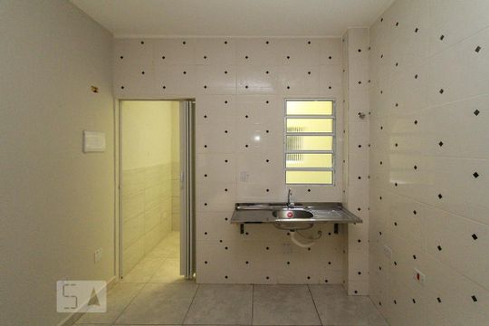 Cozinha de apartamento para alugar com 1 quarto, 38m² em Vila Antonina, São Paulo