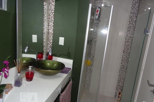 Banheiro de apartamento à venda com 2 quartos, 72m² em Vila Nova Conceição, São Paulo