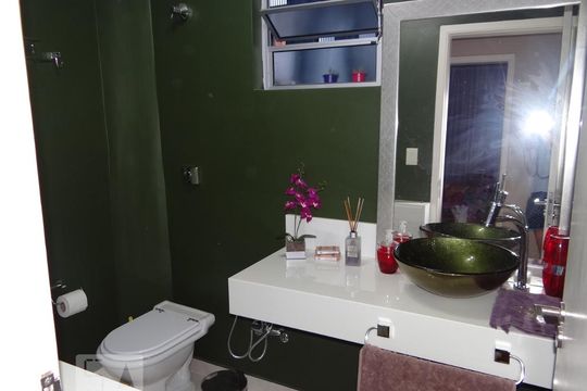Banheiro de apartamento à venda com 2 quartos, 72m² em Vila Nova Conceição, São Paulo