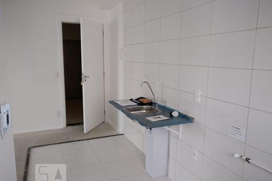 Cozinha de apartamento para alugar com 2 quartos, 43m² em Bom Retiro, São Paulo