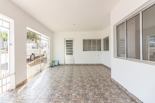 Garagem de casa para alugar com 3 quartos, 200m² em Km 18, Osasco
