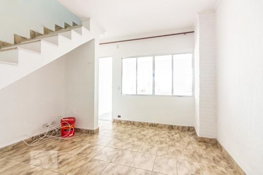 Casa para alugar com 3 quartos, 200m² em Km 18, Osasco