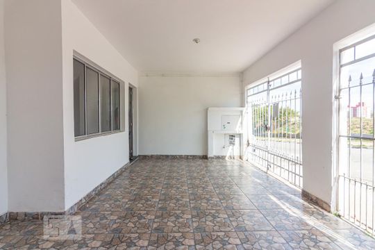 Garagem de casa para alugar com 3 quartos, 200m² em Km 18, Osasco