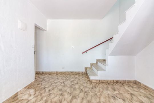 Sala de casa para alugar com 3 quartos, 200m² em Km 18, Osasco