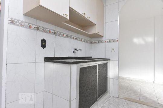 Cozinha de apartamento para alugar com 1 quarto, 38m² em Praia da Bandeira, Rio de Janeiro
