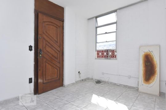 Sala de apartamento para alugar com 1 quarto, 38m² em Praia da Bandeira, Rio de Janeiro