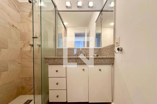Banheiro Social de apartamento para alugar com 3 quartos, 100m² em Humaitá, Rio de Janeiro