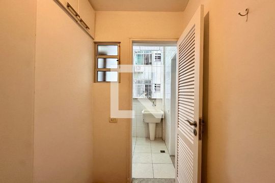 Quarto de Serviço de apartamento para alugar com 3 quartos, 100m² em Humaitá, Rio de Janeiro