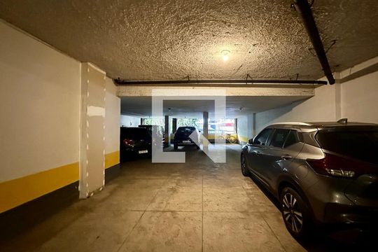 Garagem de apartamento para alugar com 3 quartos, 100m² em Humaitá, Rio de Janeiro