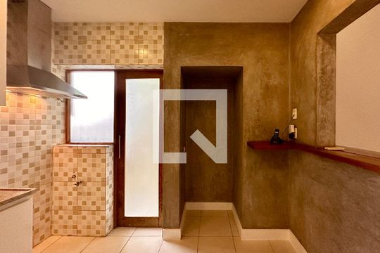 Cozinha de apartamento para alugar com 3 quartos, 100m² em Humaitá, Rio de Janeiro